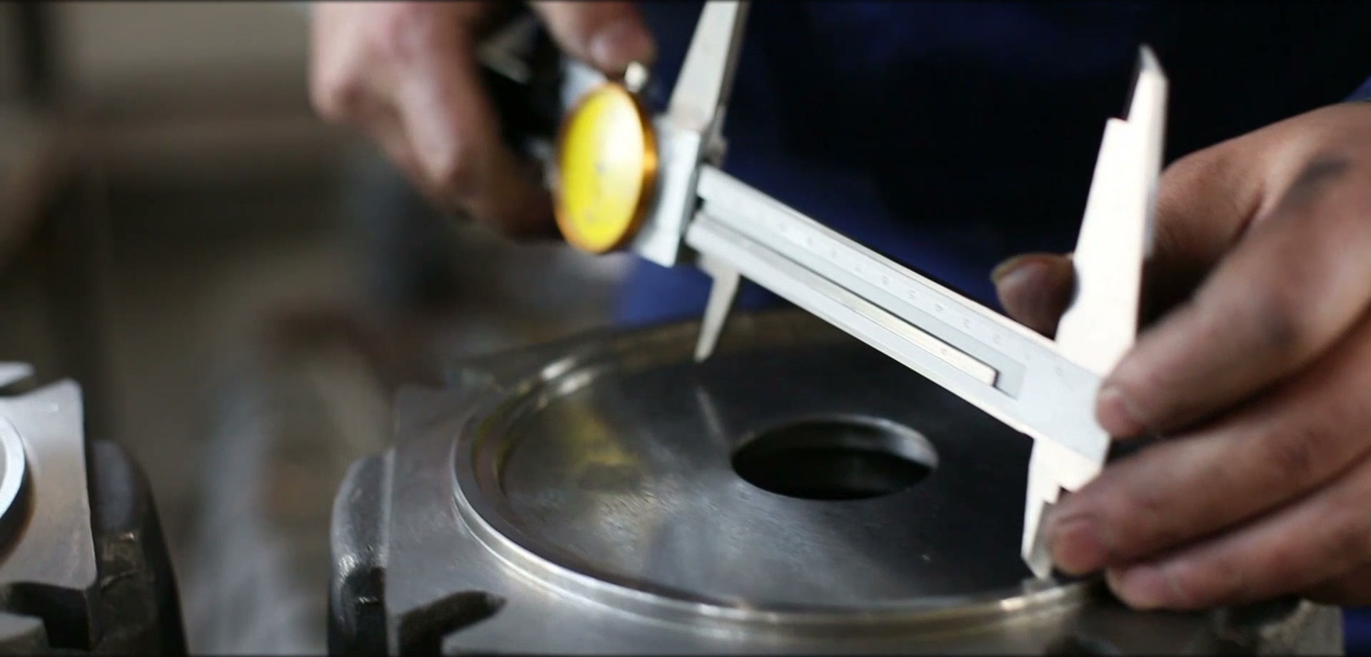 Dimensional inspection of a machined hydraulic component